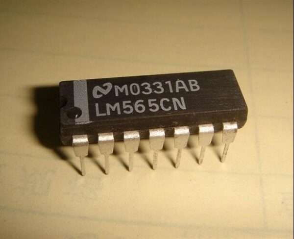 LM565 (Phase Locked Loop)